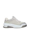 Baskets en cuir gris