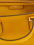 Sac à main en cuir jaune