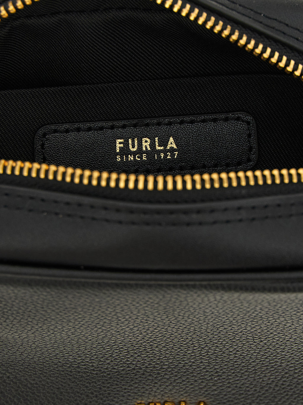 Sac à main en cuir noir