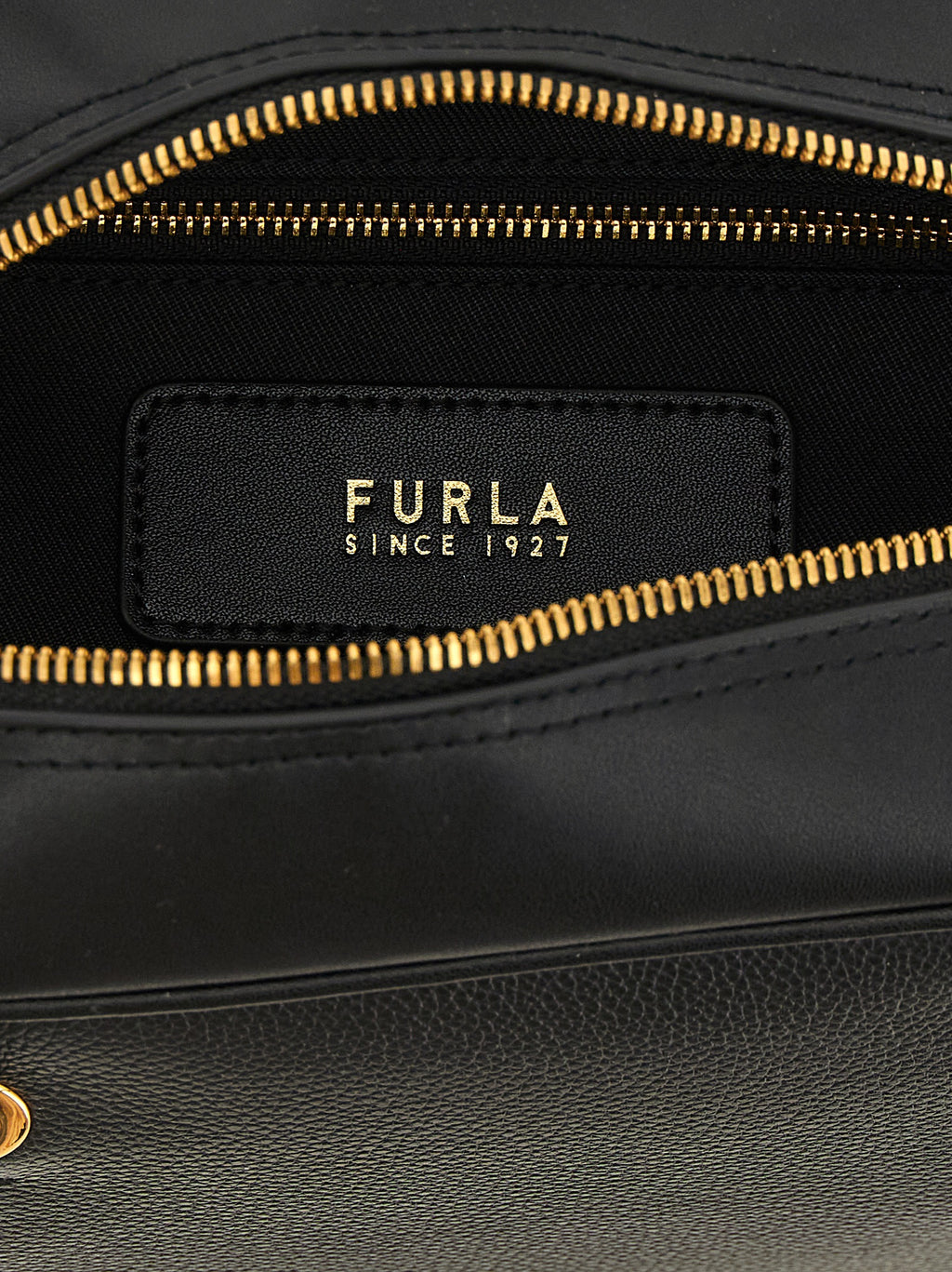Sac à main en cuir noir