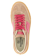 Baskets en daim rose