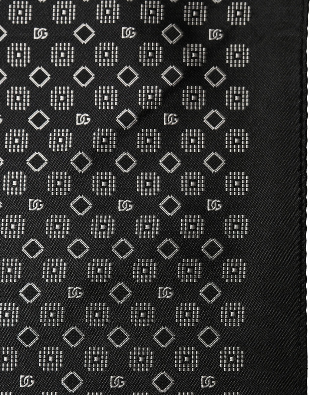 Pochette de costume noire et blanche