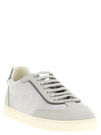 Baskets en daim gris